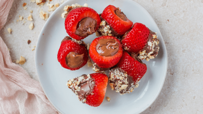 Nutella-Stuffed Strawberries Nutella-Stuffed Strawberries