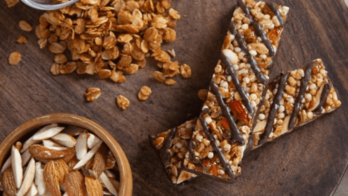 low-calorie oats-and-nuts bar low-calorie oats-and-nuts bar