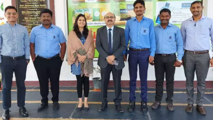 Elevate Foods founder Gayatri Bhatia and her team with representatives from BVG Group’s Satara Food Processing Unit Elevate Foods founder Gayatri Bhatia and her team with representatives from BVG Group’s Satara Food Processing Unit