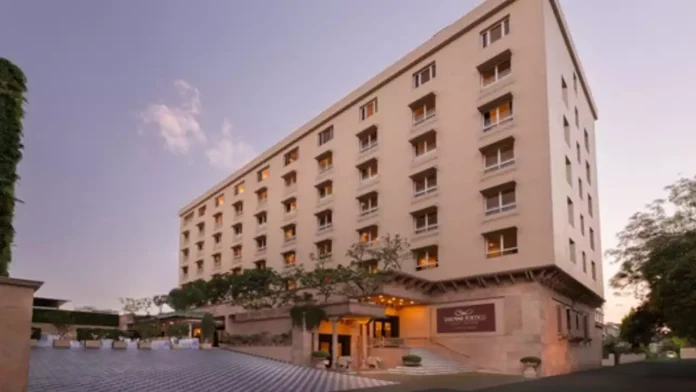 V Sarovar Portico V Sarovar Portico